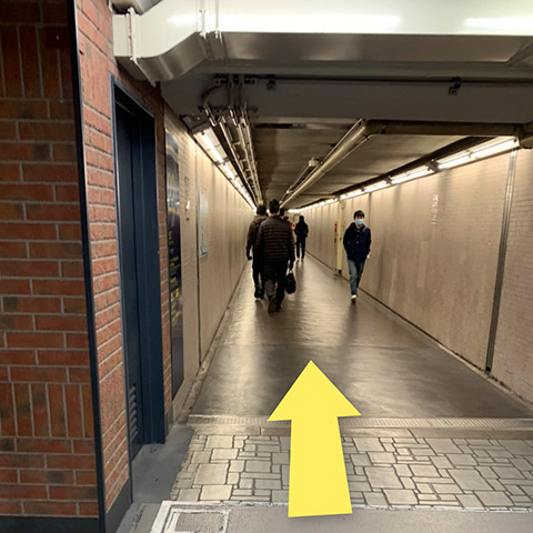②道順2　阪急烏丸駅改札前